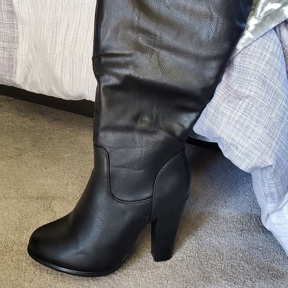 Torrid size 8 wide calf boot
